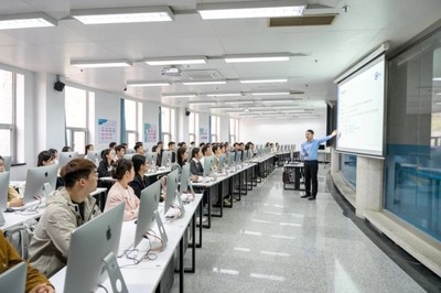 四川考生 歡迎報考大連東軟信息學院，共創信息電子技術服務新未來